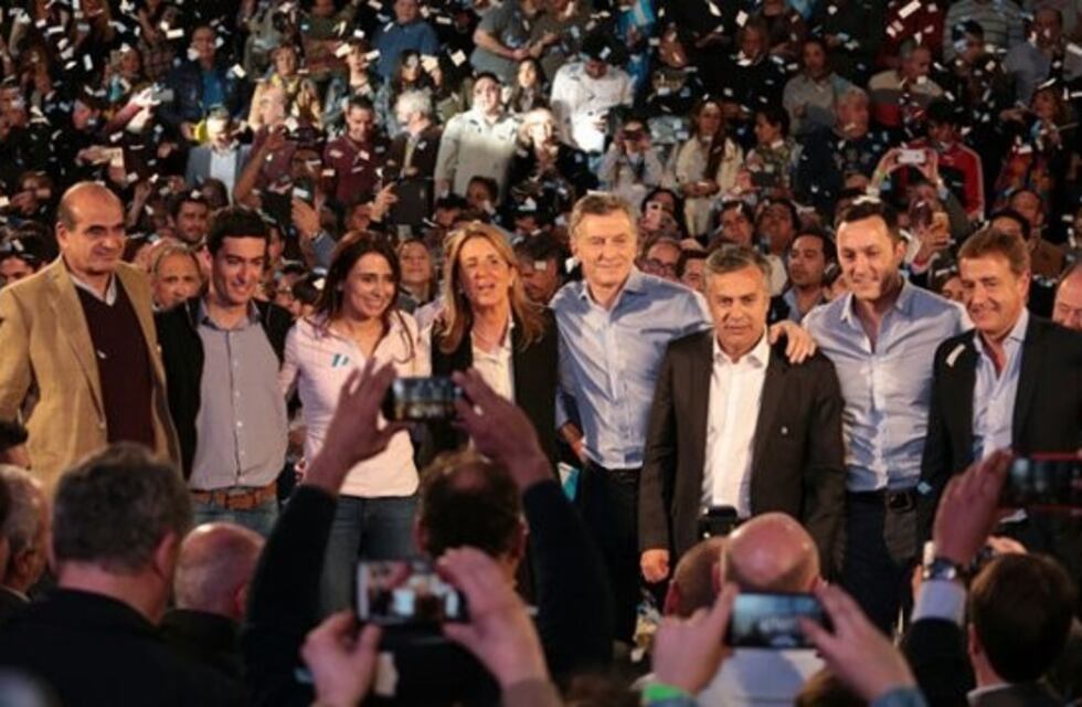 Al ritmo de Gilda, Macri levantó la mano de sus candidatos en Mendoza
