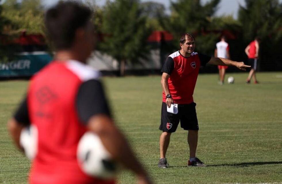 Garfagnoli prueba variantes para enfrentar a Temperley