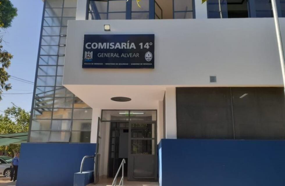 Una persecución de película: se fugó de la policía, embistió a un efectivo y terminó desparramado en el asfalto