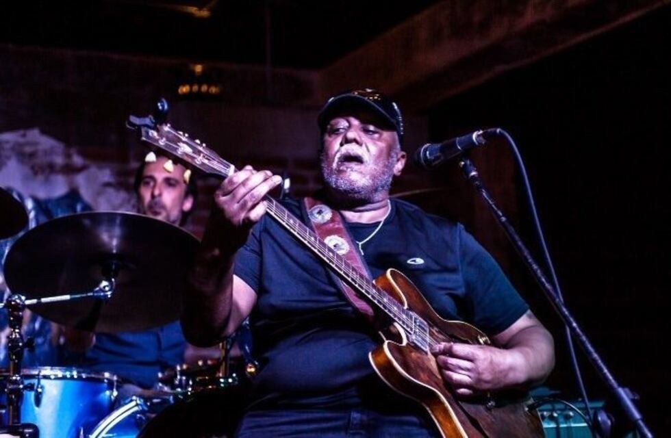 Noche de blues en el Fontanarrosa con Carlos Johnson