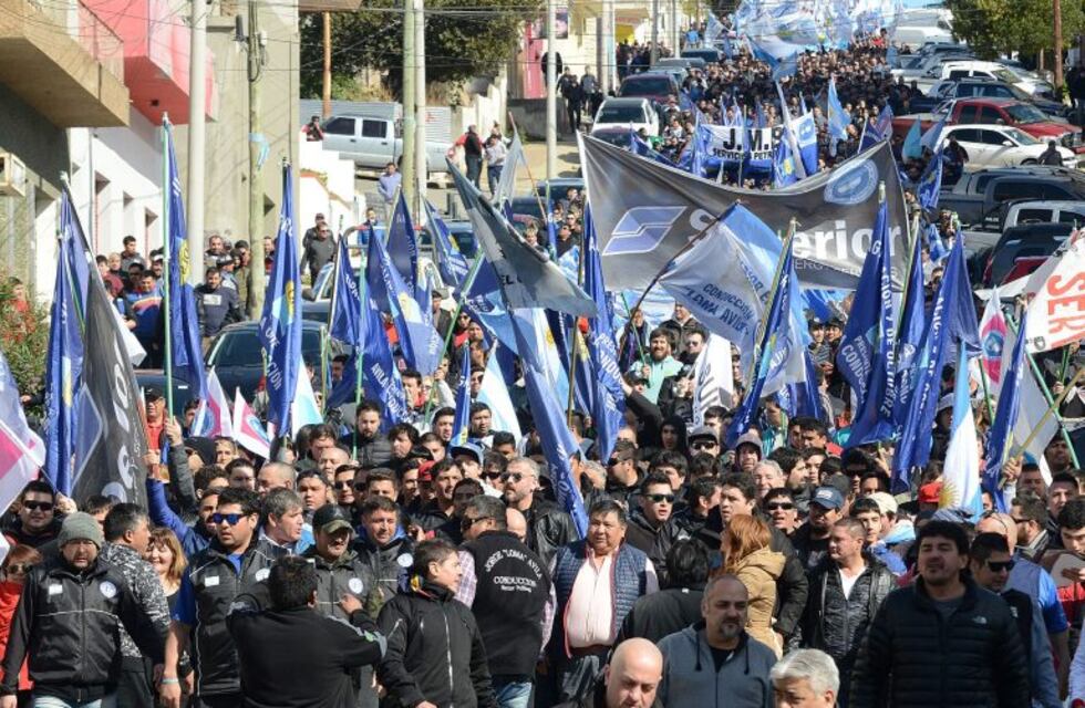 Movilización de petroleros y continuidad  de cortes de los estatales