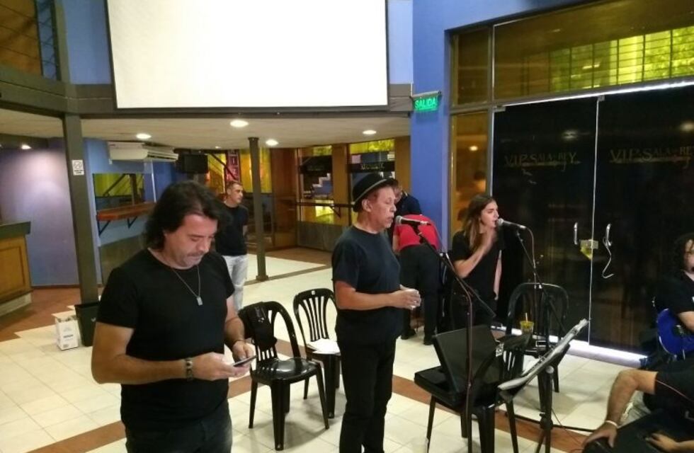 Pelusa arma un aniversario a lo Rey