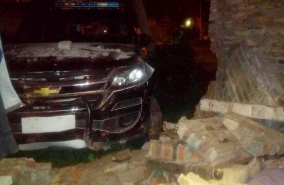 Vecinos solidarios: frente a la inacción provincial levantaron la pared de una casa que fue derribada por un patrullero