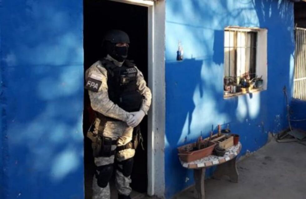 Detienen a tres personas y secuestran cocaína de máxima pureza en Córdoba y Colonia Caroya