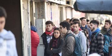 Según la UCA, casi el 56% de la población activa tiene problemas de empleo (Imagen ilustrativa)