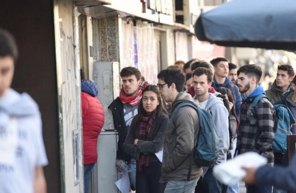 Según la UCA, casi el 56% de la población activa tiene problemas de empleo