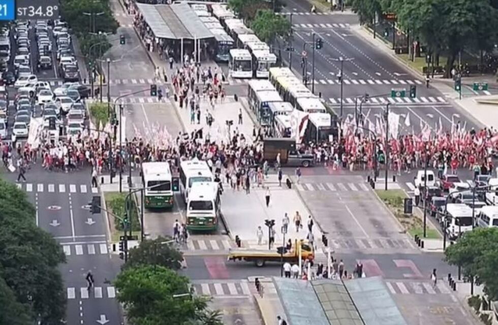 Hubo caos de tránsito en el Centro por una movilización hacia Plaza de Mayo