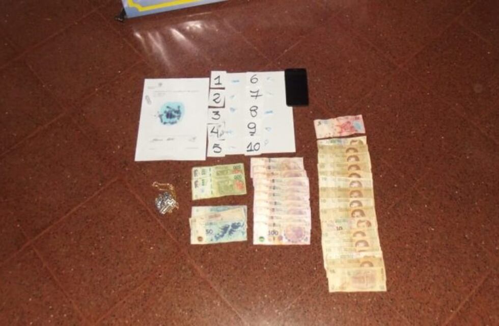 Evadieron un control policial, fueron detenidos y tenían envoltorios de cocaína