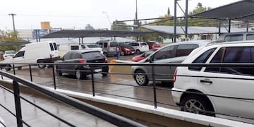 El hecho ocurrió en la playa de estacionamiento del supermercado Makro.