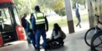 Mujer cayu00f3 en la terminal