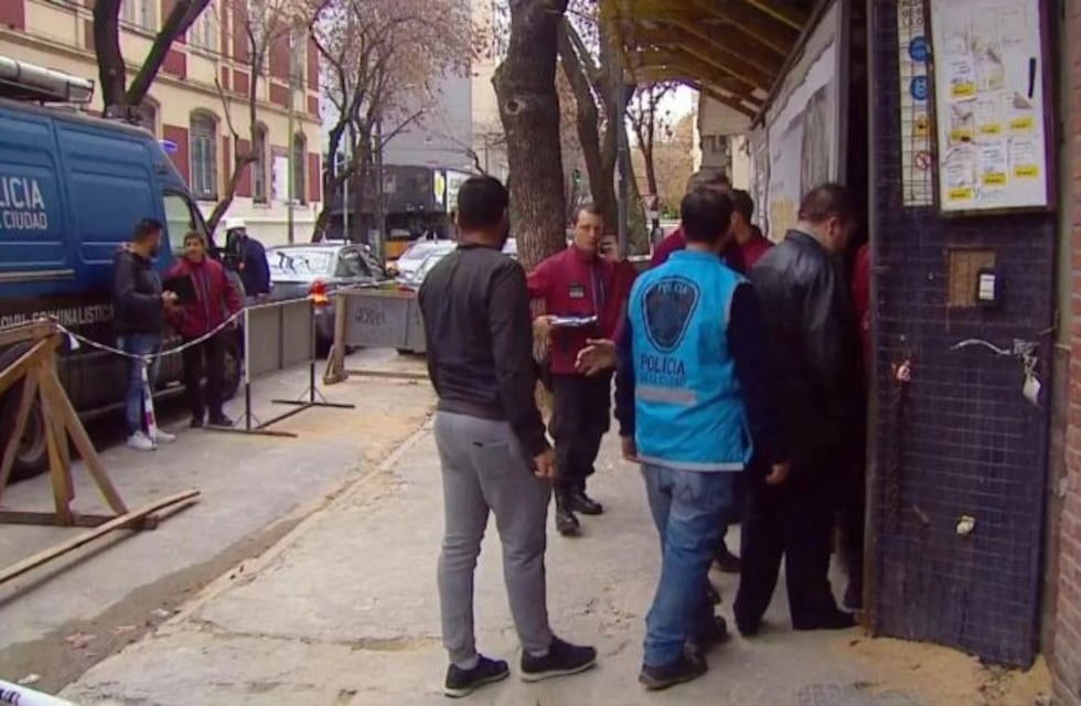 Entraron a una obra en construcción en Palermo y atacaron con un fierro a los serenos: uno de ellos murió