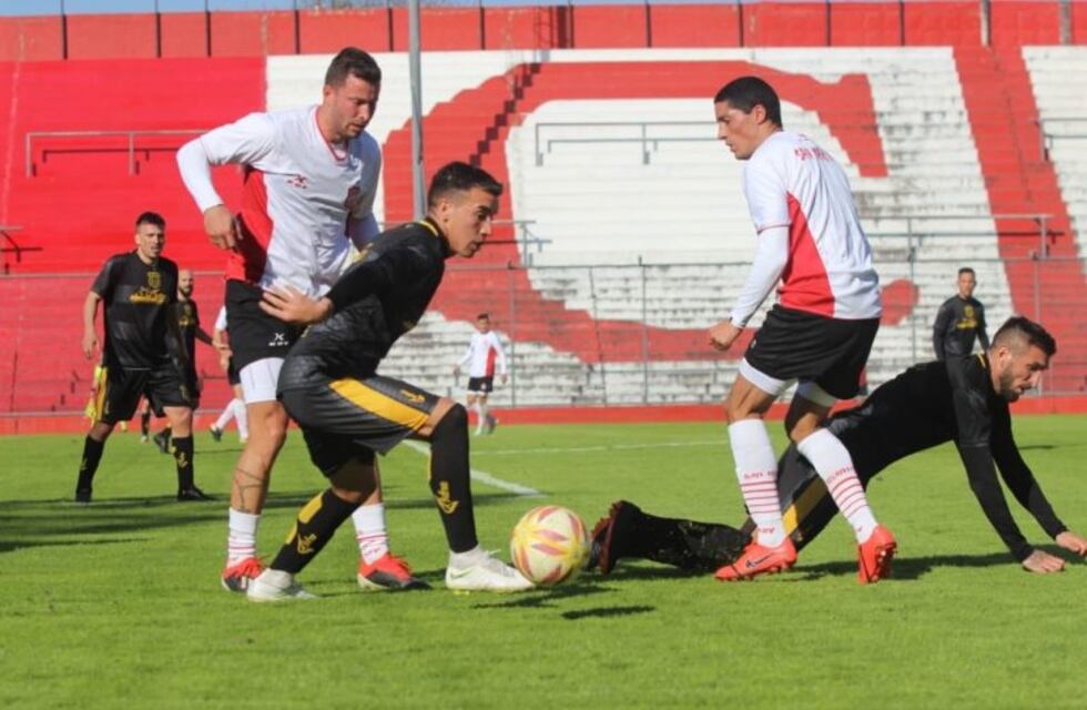 San Martín de Tucumán enfrento a Mitre en un partido amistoso