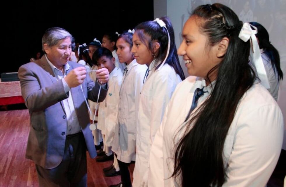 57 alumnos egresaron del nivel primario de la Escuela Municipal "Marina Vilte"