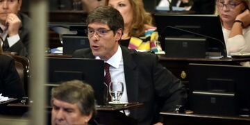 DYN34, BUENOS AIRES, 25/04/2017, ELJEFE DE GABINETE MARCOS PEu00d1A INFORMA EN EL SENADO. FOTO:DYN/LUCIANO THIEBERGER. ciudad de buenos aires jose mayans juan manuel abal medina informe exposicion jefe de gabinete en el senado de la nacion camara de senadores