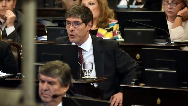 DYN34, BUENOS AIRES, 25/04/2017, ELJEFE DE GABINETE MARCOS PEu00d1A INFORMA EN EL SENADO. FOTO:DYN/LUCIANO THIEBERGER. ciudad de buenos aires jose mayans juan manuel abal medina informe exposicion jefe de gabinete en el senado de la nacion camara de senadores