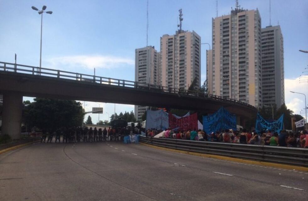 Se levantó el corte en el Puente Pueyrredón pero recomiendan evitarlo por caos de tránsito