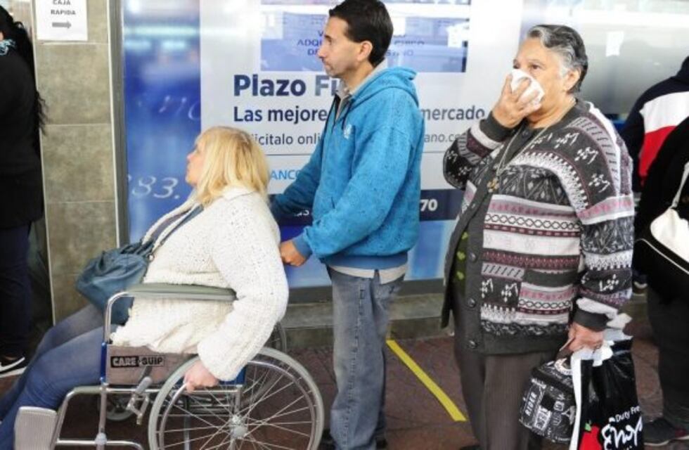 El vice del Banco Nación aclaró que "esta crisis no vino con un CD de instrucciones" al hablar de las largas filas