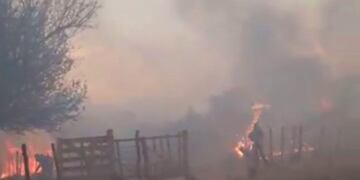 En el cruce del camino de Bossa y el que va para La Falda, donde esta la estancia, en Pinto, La Cumbre\u002E (Foto: captura / video Claudia Facebook Claudia Cepeda)\u002E