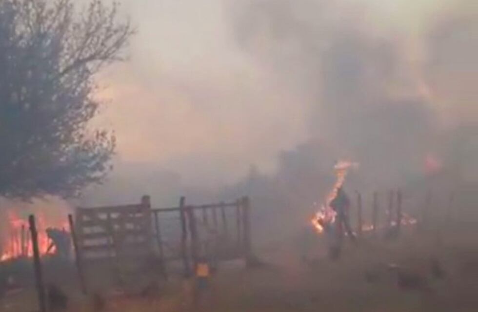 Imágenes impactantes del avance voraz del fuego en zonas al norte de Punilla