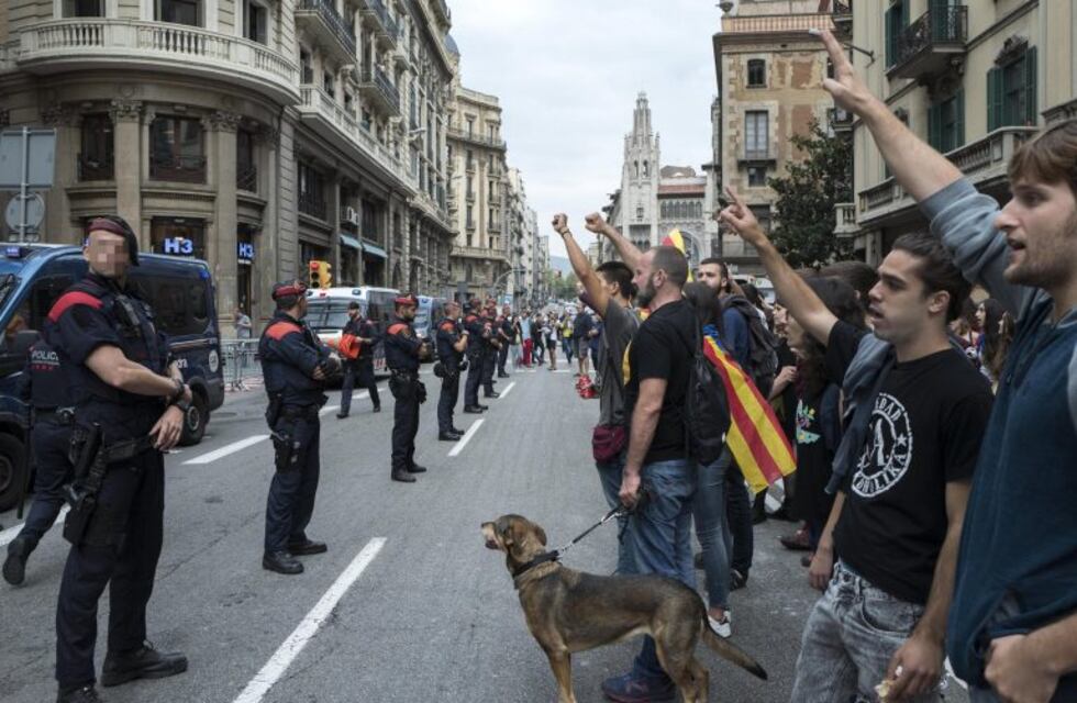 Cataluña: paro general y concentraciones en rechazo a la acción policial durante el referéndum