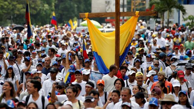 Demonstrators take part in a rally to honour victims of violence during a protest against Venezuela's President Nicolas Maduro's government in Caracas, Venezuela, April 22, 2017. REUTERS/Carlos Garcia Rawlins