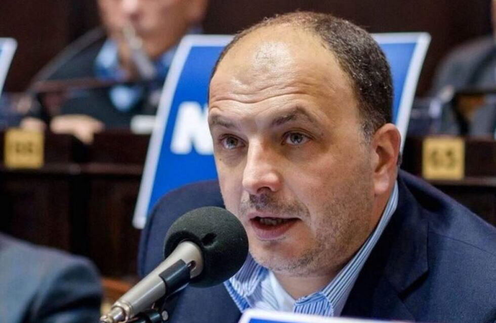 Para el Diputado Provincial Pablo Garate, "La política tiene que ser considerada esencial porque es necesario comenzar a sesionar"