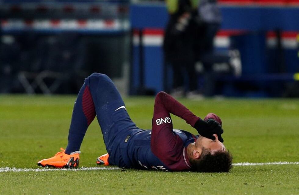 El PSG confirmó la lesión de Neymar y se encendieron las alarmas en Francia