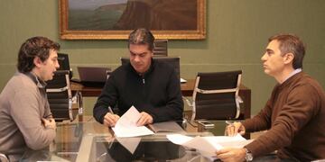 Capitanich rubricó las resoluciones por la cual se habilita la pavimentación de varias cuadras\u002E (Prensa Municipio de Resistencia)