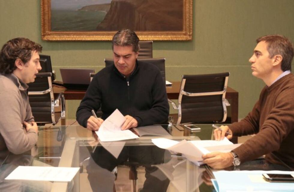 Se firmó la licitación para nuevas obras de pavimento en Villa San Juan y Prosperidad