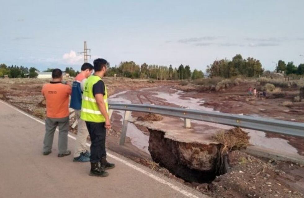 Continúa el corte en la ruta 237 entre las localidades de Arroyito y Picún Leufú