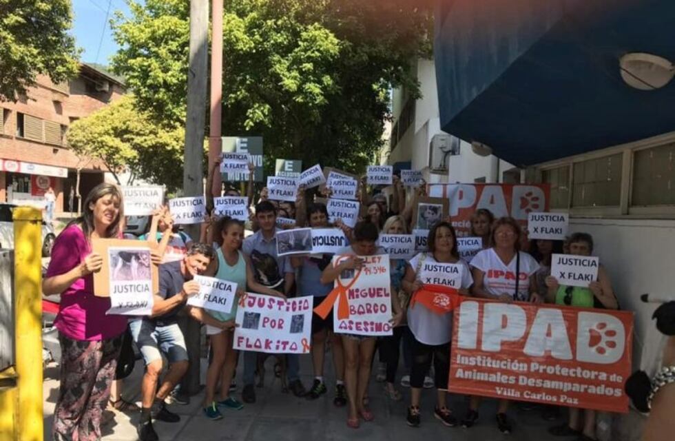 Maltrato animal: proteccionistas y vecinos de Carlos Paz pidieron justicia por "Flaki"