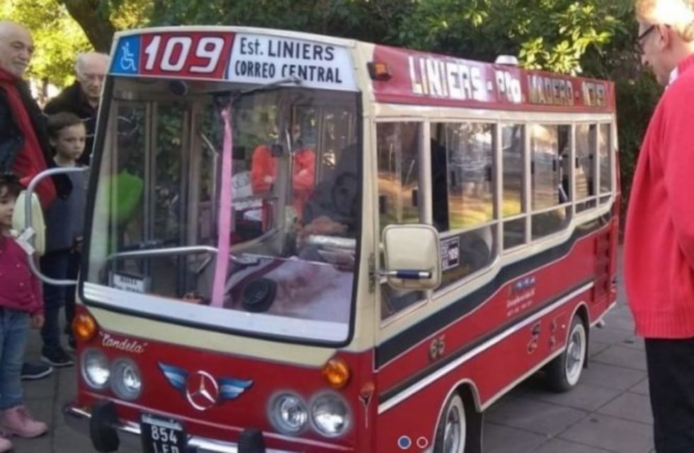 El mejor abuelo del mundo: le hizo un mini colectivo a su nieta y es la envidia del barrio