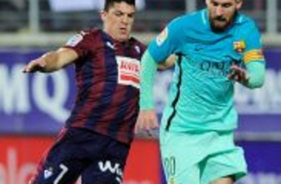 Con un gol de Messi, Barcelona le ganó 4-0 al Eibar y se acercó al Real Madrid