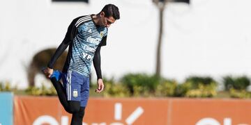 BAS22\u002E BUENOS AIRES (ARGENTINA) 25/05/2018\u002E- El jugador de la selección argentina Ángel Di María participa en un entrenamiento hoy, viernes 25 de mayo de 20187, en el predio de la Asociación de Fútbol Argentina (AFA), en Ezeiza, Buenos Aires (Argentina)\u002E EFE/David Fernández\r\n\r\n\r\n\r\n buenos aires entrenamiento practica de la seleccion argentina futbol futbolistas jugadores entrenando