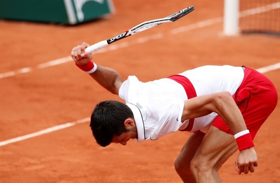 Djokovic reventó su raqueta y sostuvo: "No estoy orgulloso, pero a veces pasa"