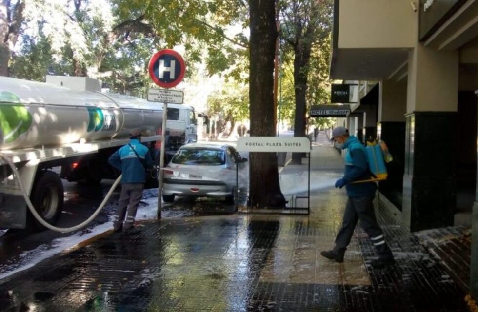 Trabajadores del turismo y hoteleros de Mendoza protestan de forma pasiva