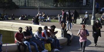 El Paseo Sobremonte, uno de los lugares elegidos en el centro para disfrutar del lindo día\u002E