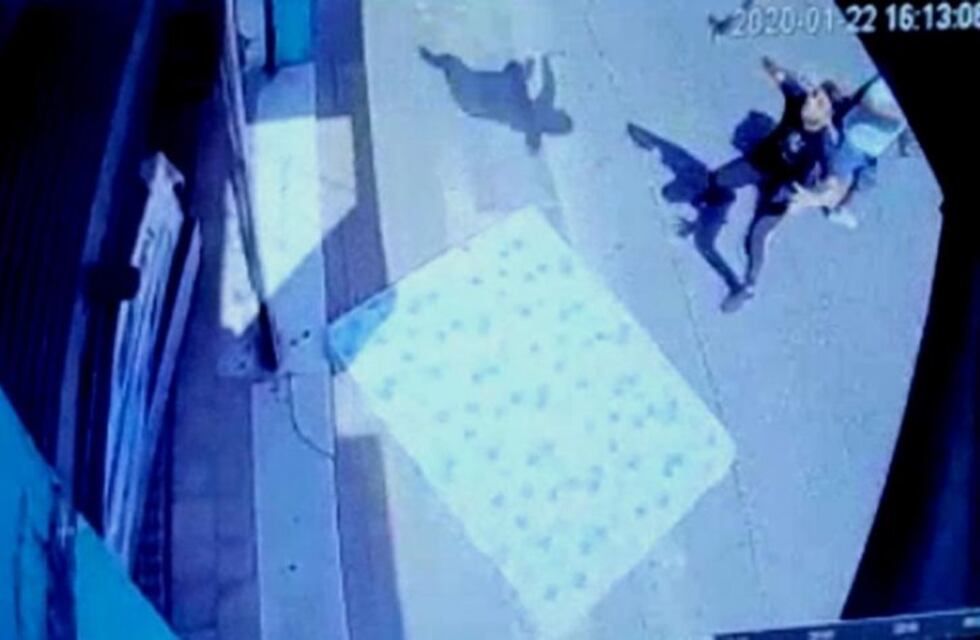 La mujer que se arrojó de una terraza está fuera de peligro