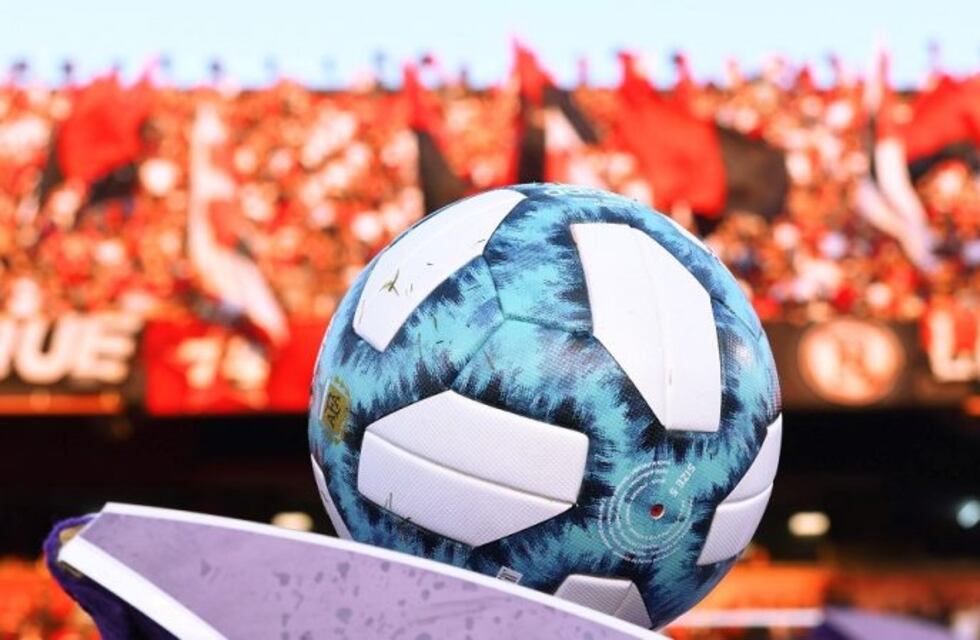 Licenciaron a los planteles de Newell's y Central hasta abril