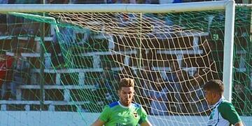 Cena, arquero de Almirante Brown