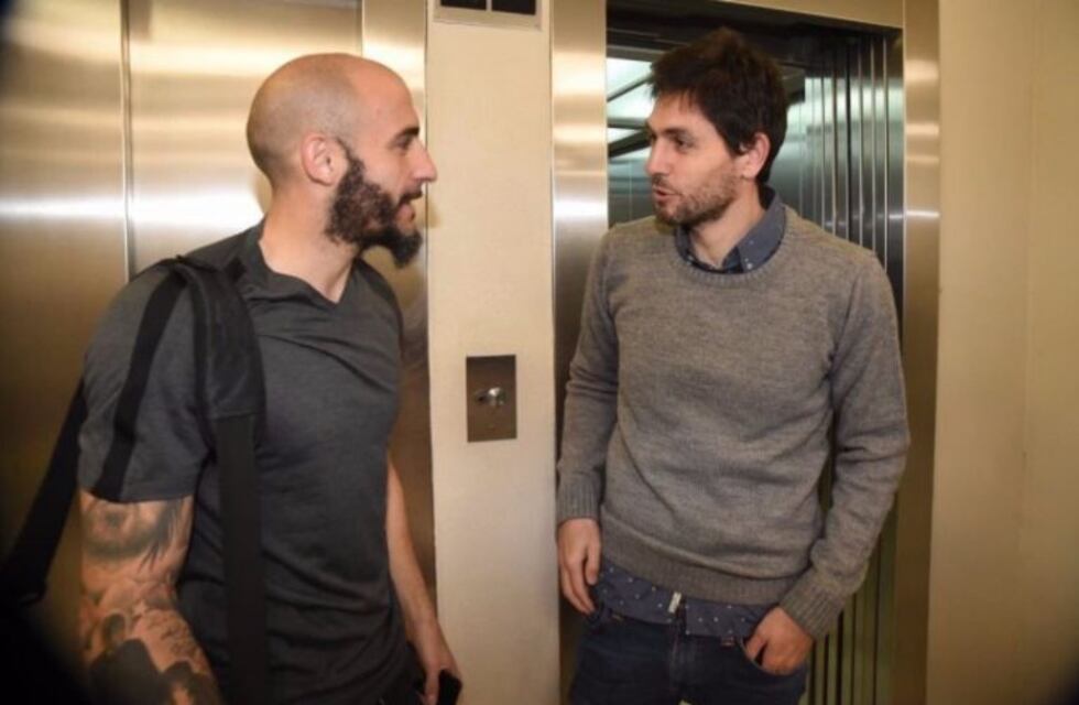 Mientras Lux y Pinola firmarán esta tarde, River abrochó a Scocco