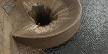 Hallaron la roca que el joven lanzó en el embudo del Dique San Roque