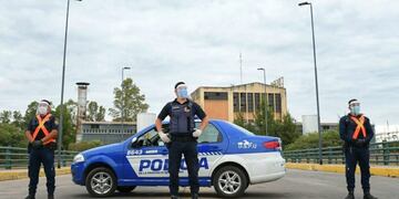 Policía de Córdoba utiliza mascarillas de protección\u002E