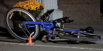 La camioneta arremetió contra las víctimas sobre una ciclovía\u002E (REUTERS/Andrew Kelly)