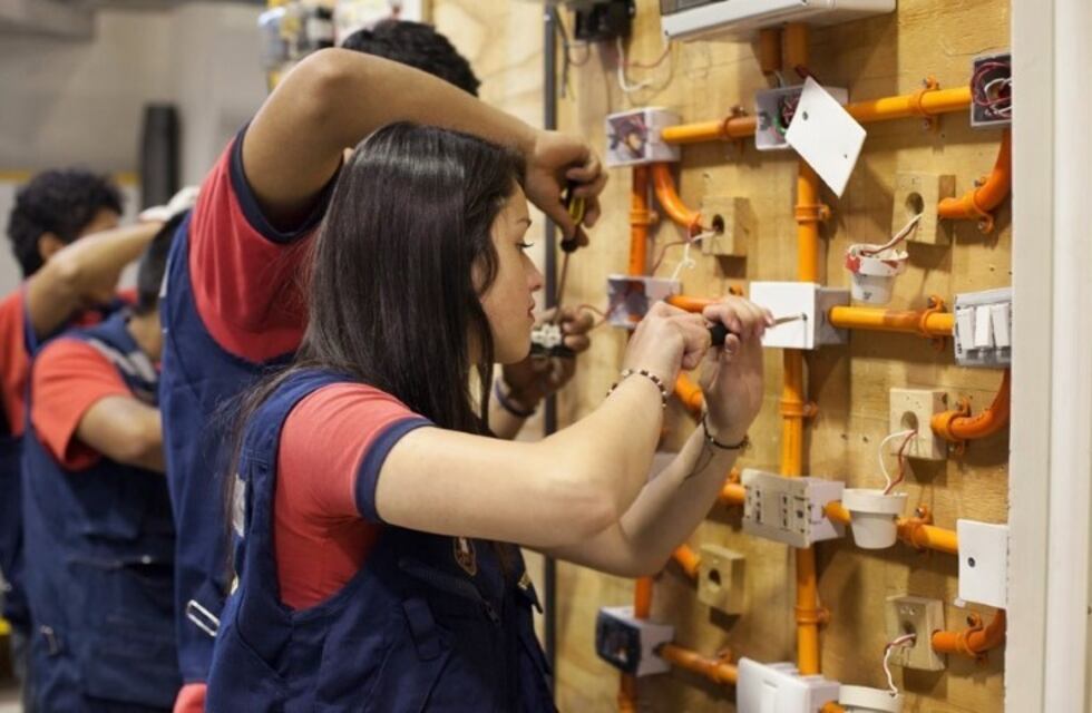 Destacan la importancia de la educación técnica para la inserción laboral de los jóvenes