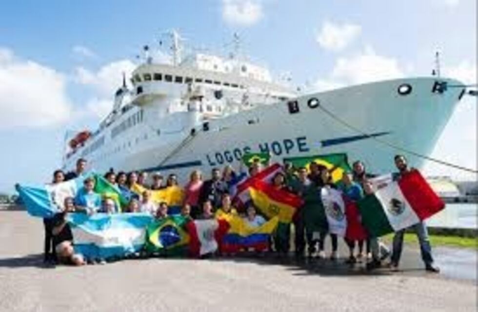 Librería flotante más grande del mundo visitará Patagonía Chilena