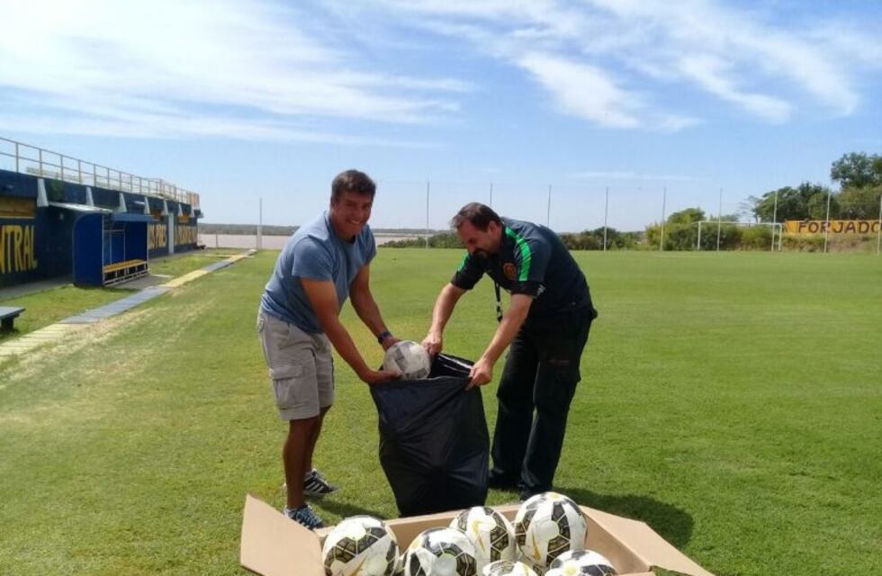 Canalla solidario: Central donó pelotas a Argentino tras el robo sufrido