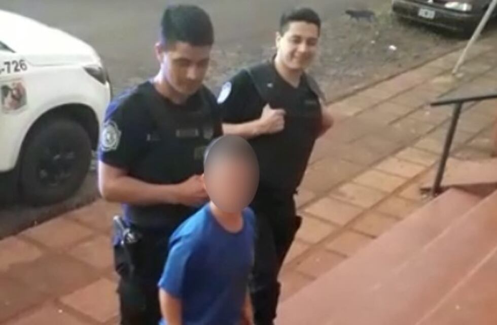 Policías de Oberá se filmaron burlándose de un detenido con enanismo