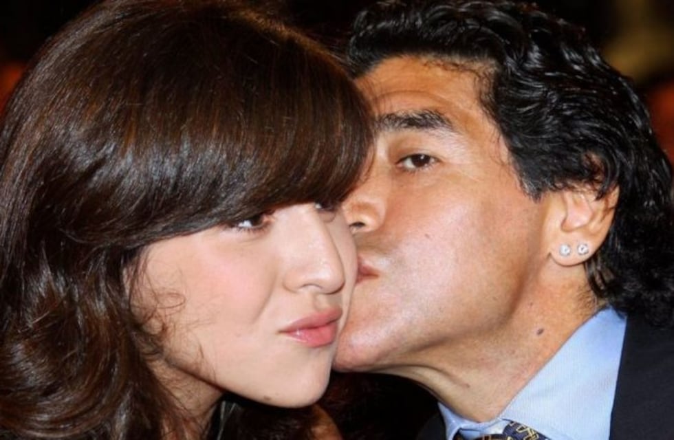 Gianinna Maradona publicó el chat que tuvo con los médicos horas antes de la muerte de Diego
