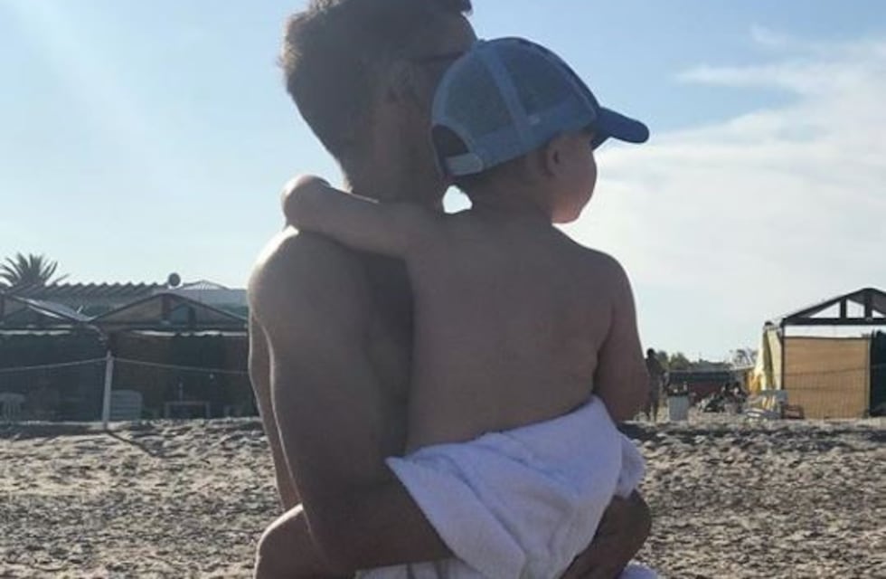 Rodrigo Noya compartió una foto con su hijo y todos lo criticaron